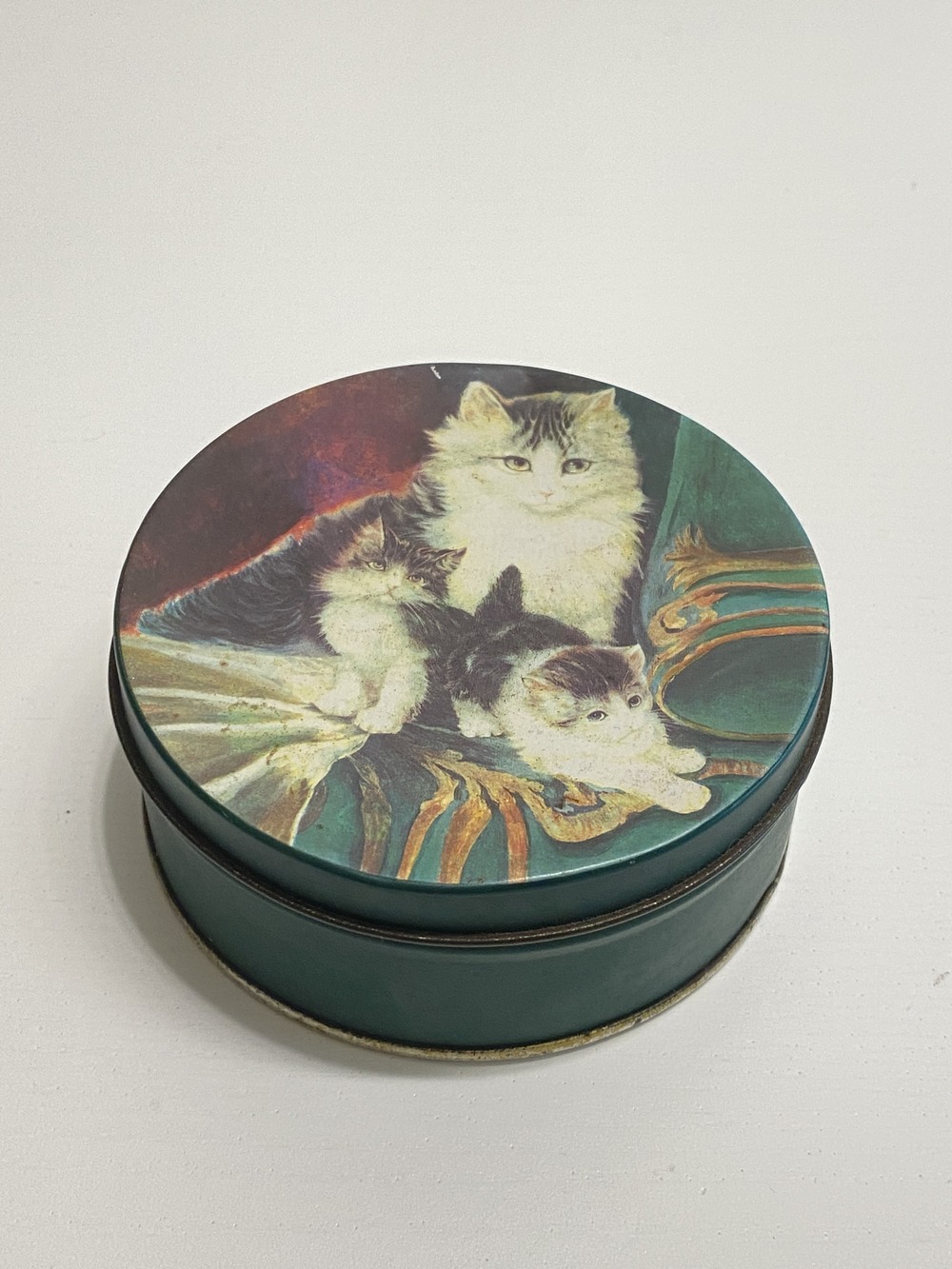 Vintage Cat Family Tin with 5 Matching Coasters